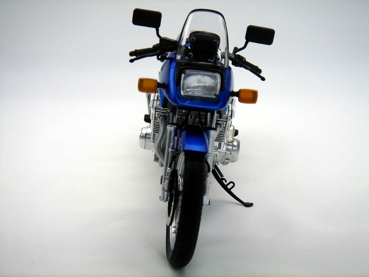 Amazon.co.jp: マイルストーン 1/12 SUZUKI GSX1100S 刀/メタリック